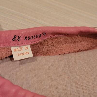 Lot 146: Nike Pink Flats in Carrying Case size 8.5