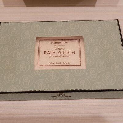 Lot 147: Lanvin Dusting Powder and Bath Pouch