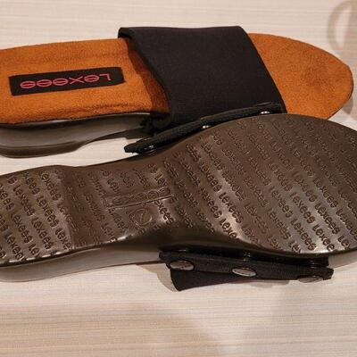 Lot 149: New in Box Lexeee Shoes size 7.5