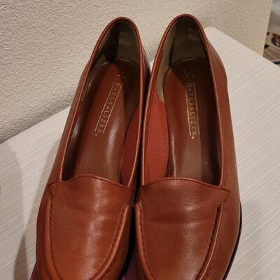 Lot 150: (2) Naturalizer Loafers size 8.5