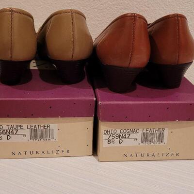 Lot 150: (2) Naturalizer Loafers size 8.5