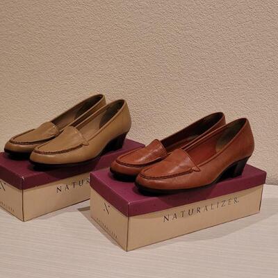 Lot 150: (2) Naturalizer Loafers size 8.5