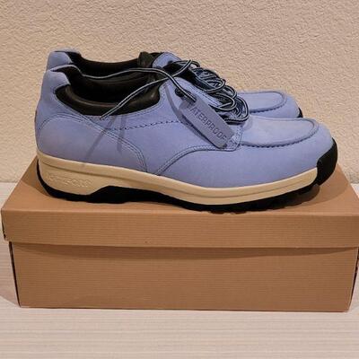 Lot 151: New Rockport Shoes size 8.5