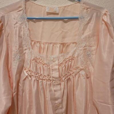 Lot 152: New Barbizon Night GOWN
