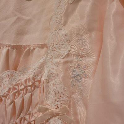 Lot 152: New Barbizon Night GOWN