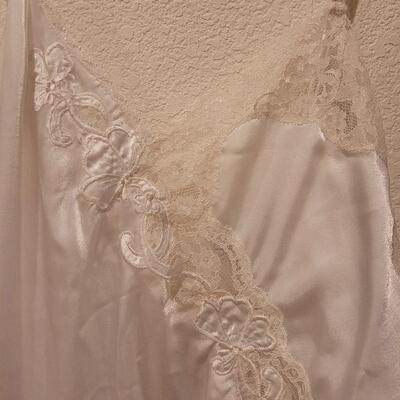 Lot 155: New Sara Beth Spaghetti Strap Night Gown 