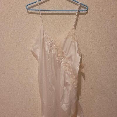 Lot 155: New Sara Beth Spaghetti Strap Night Gown 