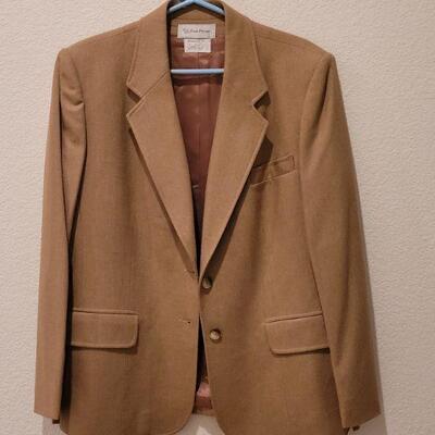 Lot 159: New Lord & Taylor Blazer
