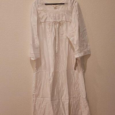 Lot 163: New Barbizon Night Gown 