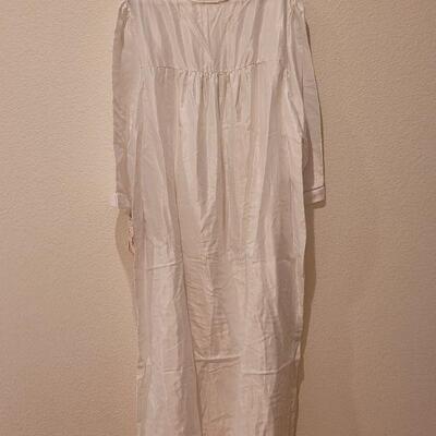 Lot 163: New Barbizon Night Gown 