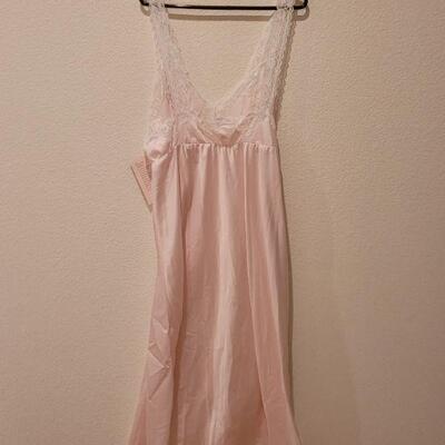 Lot 164: New Barbizon Night Gown 