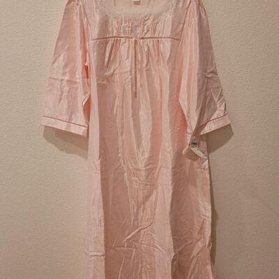 Lot 165: New Barbizon Night Gown 