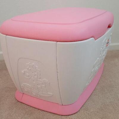 Lot 179: Vintage Huge LITTLE TIKES Pink Toy Storage Trunk 