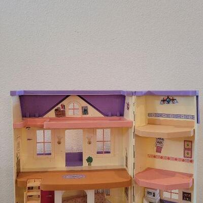 Lot 180: Vintage Little Tikes Children's Doll House 