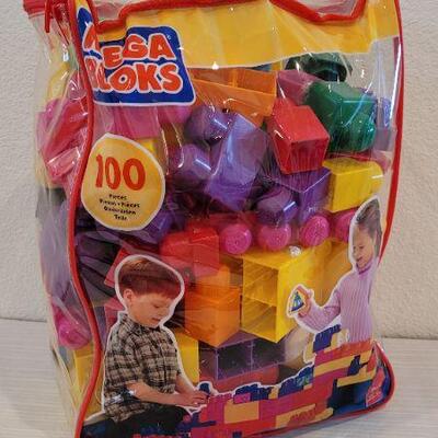 Lot 187: New Bag of MEGA Maxi BLOCKS 100pc. Play Set 