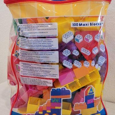 Lot 187: New Bag of MEGA Maxi BLOCKS 100pc. Play Set 