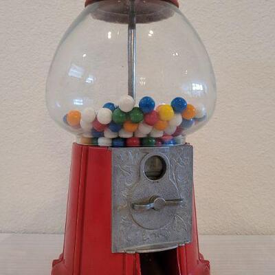 Lot 189: Vintage Heavy Glass Dome Candy Machine (no key) 8" x 15"