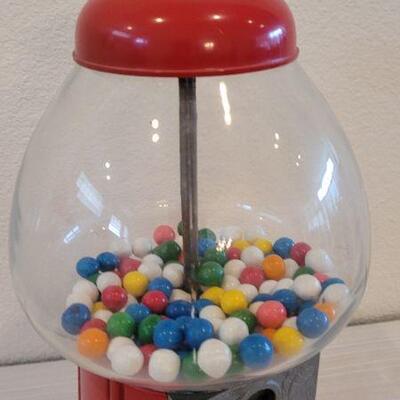 Lot 189: Vintage Heavy Glass Dome Candy Machine (no key) 8" x 15"