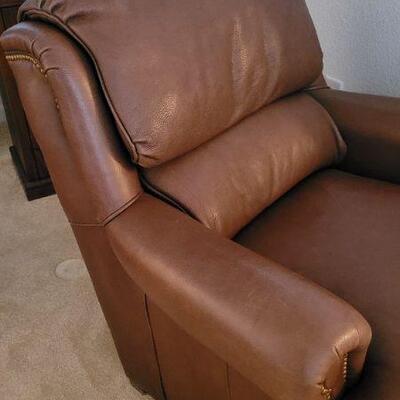 Lot 192: HANCOCK & MOORE Luxury Padded REAL LEATHER Chair