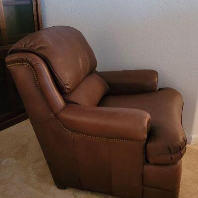 Lot 192: HANCOCK & MOORE Luxury Padded REAL LEATHER Chair