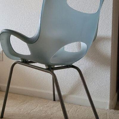 Lot 193: Stylish UMBRA Modern Ergonomic Office Chair