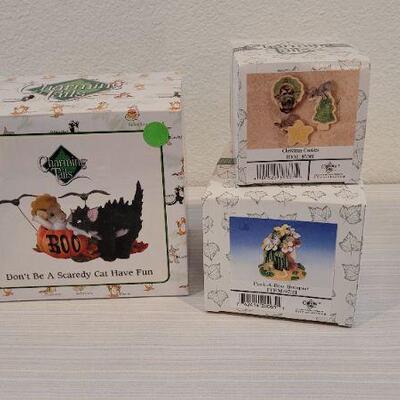 Lot 194: Assortment of Vintage NEW Charming Tails Collectibles