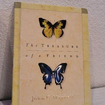 Lot 206: Assorted NEW HALLMARK Books