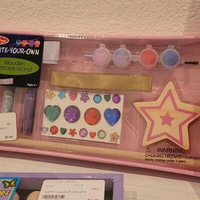 Lot 216: Assortment of New Doug & Melissa Arts and Craft Toy Kits