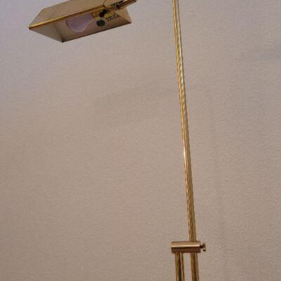 Lot 222: Vintage Mid Century Modern ADJUSTABLE Swivel Head Brass Floor Lamp