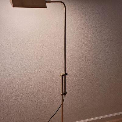Lot 222: Vintage Mid Century Modern ADJUSTABLE Swivel Head Brass Floor Lamp