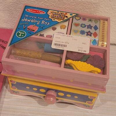 Lot 227: Assorted NEW Doug & Melissa Arts and Crafts Bundle
