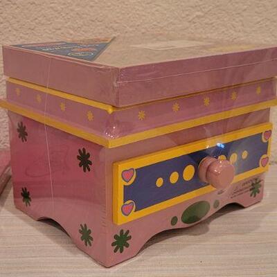 Lot 227: Assorted NEW Doug & Melissa Arts and Crafts Bundle