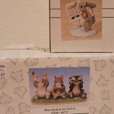 Lot 235: Assorted Vintage New CHARMING TAILS Collectibles 