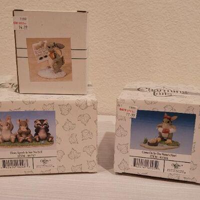Lot 235: Assorted Vintage New CHARMING TAILS Collectibles 