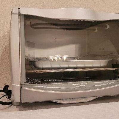 Lot 243: Unused Toaster Oven TESTED A+