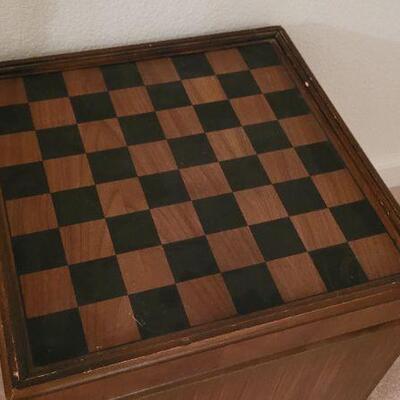 Lot 252: Vintage Mid Century Modern LANE Chess / Checkerboard Reversible Storage Seat