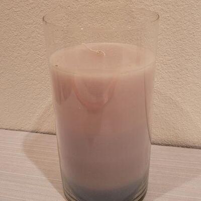 Lot 256: New HOUSE BEAUTIFUL 9.5" Tall Candle