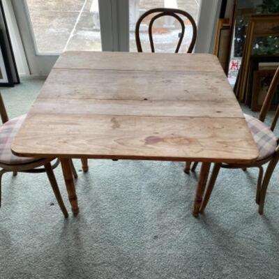 S148 Antique Pine Drop Leaf Table with 4 Bentwood Chairs 