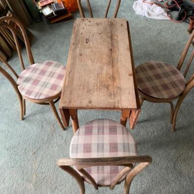 S148 Antique Pine Drop Leaf Table with 4 Bentwood Chairs 