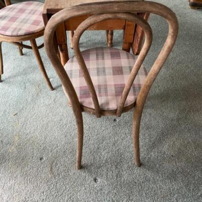 S148 Antique Pine Drop Leaf Table with 4 Bentwood Chairs 