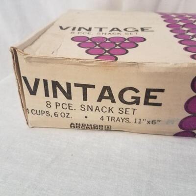 Lot #77 - Vintage snack set