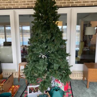 S172 9ft Pre-lit Christmas Tree with Decorations 