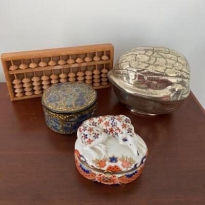 194 Decorative Porcelain Items 