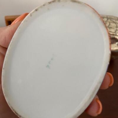 S195 Decorative Porcelain Items 