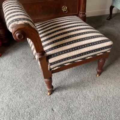 S197 Victorian Chair and Ottoman 