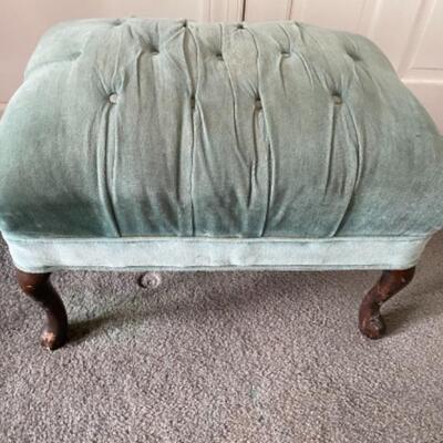 S197 Victorian Chair and Ottoman 