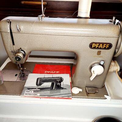 PFAFF #6 SEWING MACHINE W/ CASE & EXTRAS 