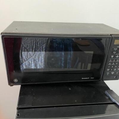 204 GE Microwave Space maker II 
