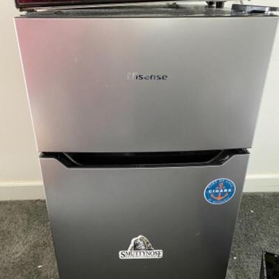 205 Like New Hisense Compact Double Door Refrigerator /Freezer 