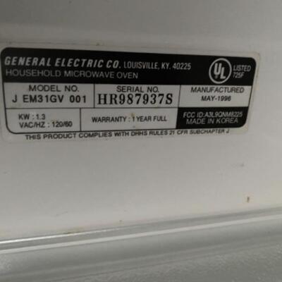 205 Like New Hisense Compact Double Door Refrigerator /Freezer 